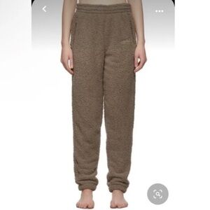 NWT Skims teddy bear brown Sherpa pants. XXS